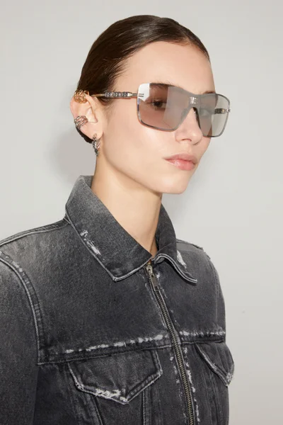 Look 3